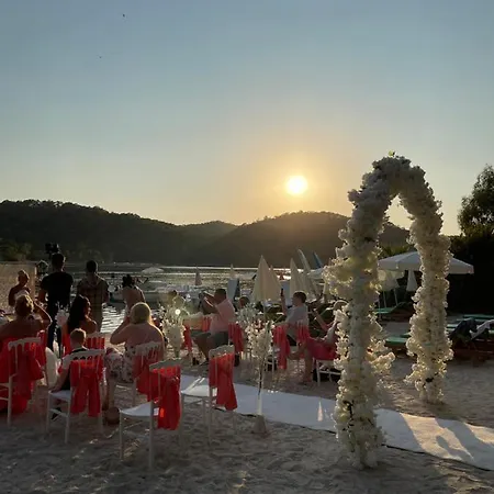 ホテル Pine & Luxury Concept *